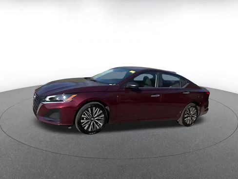 Used 2025 Nissan Altima 2.5 SV image 7