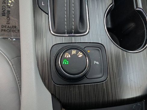 Used 2017 GMC Acadia SLT image 22