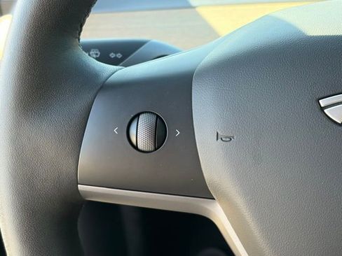 Used 2024 Tesla Model Y Long Range image 15