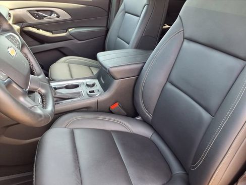Used 2023 Chevrolet Traverse LT w/ LT Premium Package AWD/4WD image 3