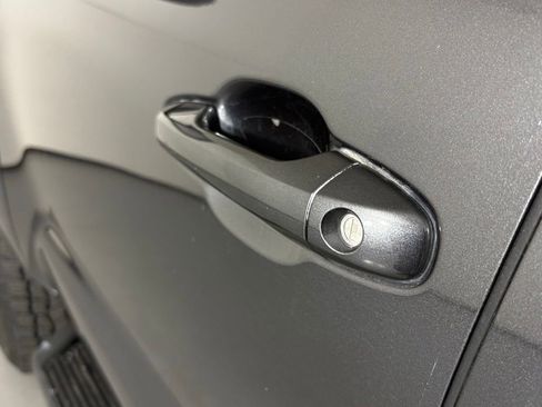 Used 2018 Toyota Tacoma SR w/ SR Convenience Package AWD/4WD image 12