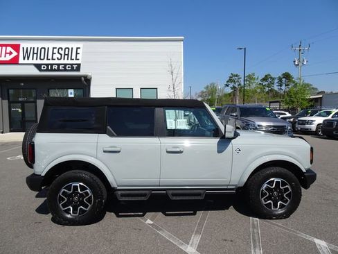 Used 2022 Ford Bronco Outer Banks image 3