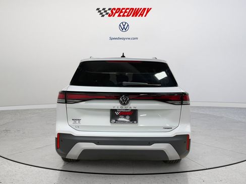 New 2026 Volkswagen Tiguan SE image 6