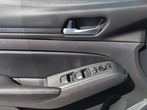 Used 2024 Nissan Altima 2.5 SV image 22