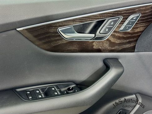 Used 2022 Audi Q8 Premium w/ Convenience Package image 23