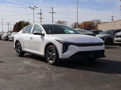 New 2025 Kia K4 LXS