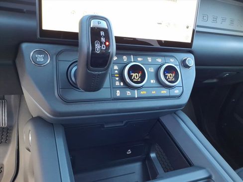New 2026 Land Rover Defender 110 X-Dynamic SE image 20