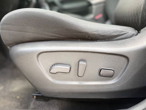 Used 2017 Nissan Rogue SV FWD image 11