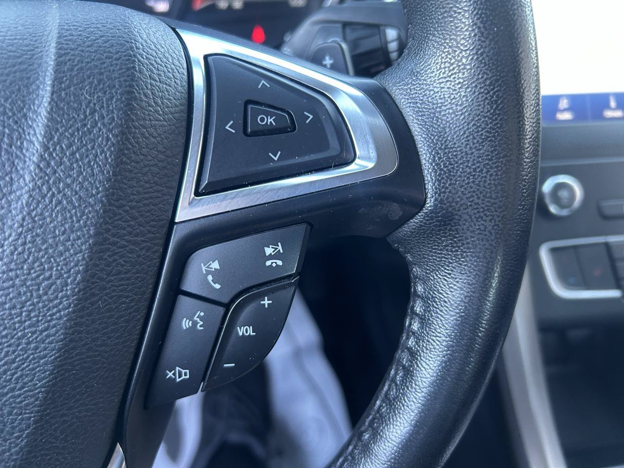Used 2019 Ford Fusion SEL FWD image 19