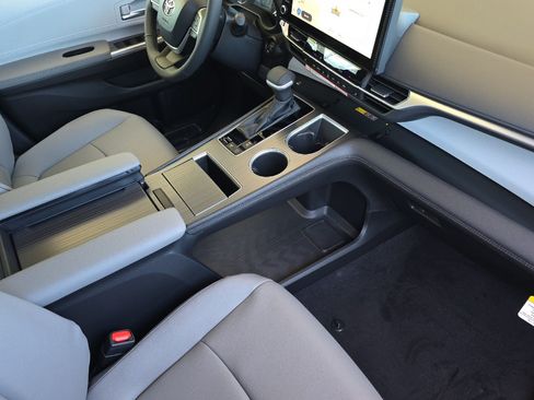 New 2026 Toyota Sienna XLE AWD/4WD image 15