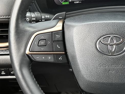 Used 2024 Toyota Grand Highlander AWD Hybrid image 11