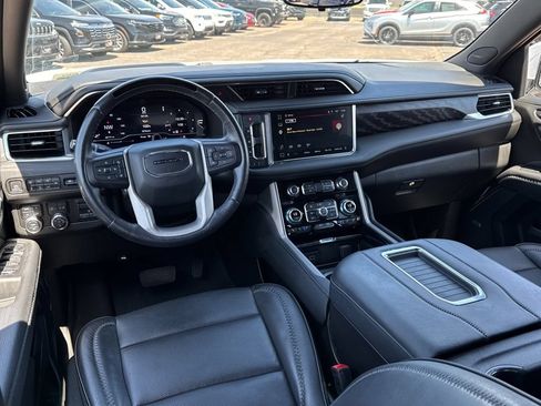 Used 2023 GMC Yukon Denali w/ Advanced Technology Package AWD/4WD image 7
