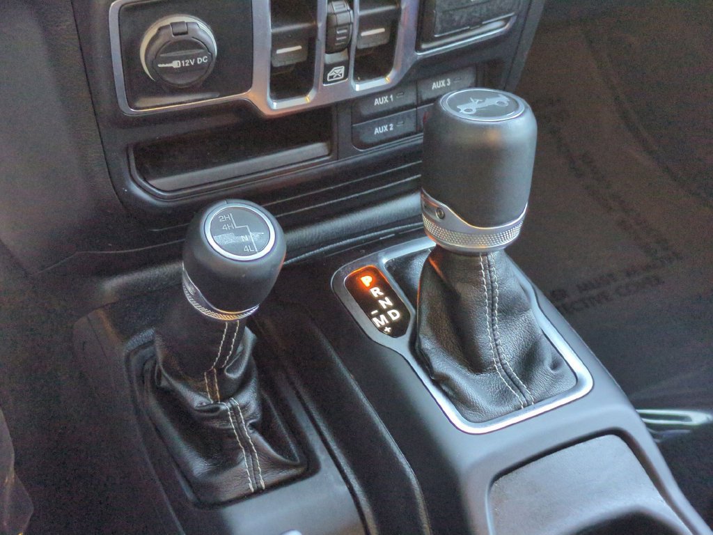 Used 2019 Jeep Wrangler Unlimited Sahara AWD/4WD image 27