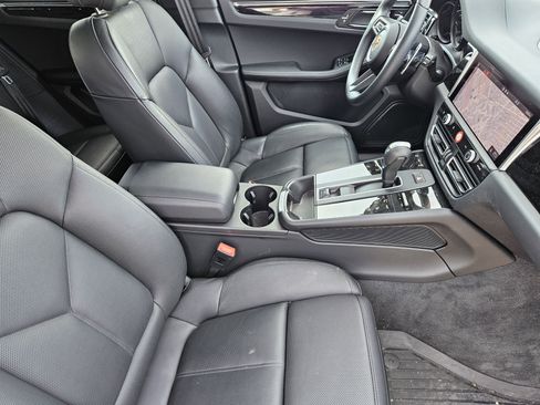 Certified 2025 Porsche Macan image 15