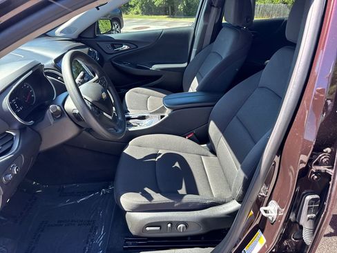 Used 2021 Chevrolet Malibu LT FWD image 9