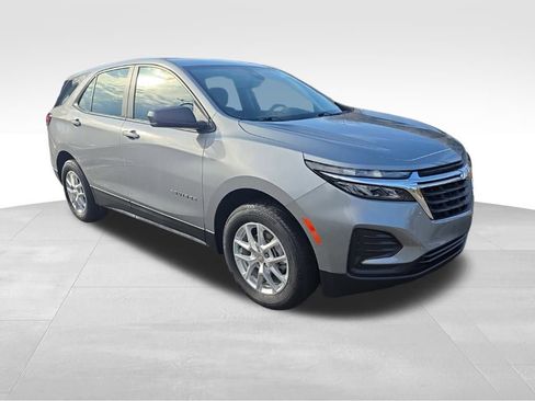 Used 2023 Chevrolet Equinox LS image 3