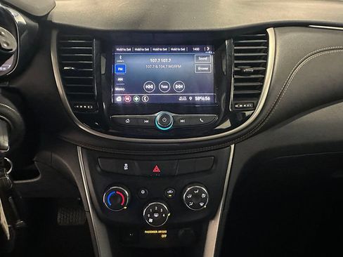 Used 2020 Chevrolet Trax LS FWD image 29