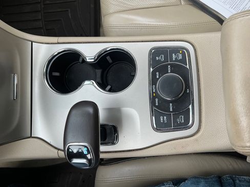 Used 2015 Jeep Grand Cherokee Overland w/ Advanced Technology Group image 38