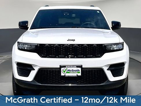 Used 2023 Jeep Grand Cherokee Altitude AWD/4WD image 2