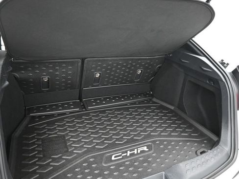 Used 2020 Toyota C-HR XLE image 9