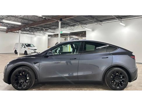 Used 2021 Tesla Model Y Long Range image 8