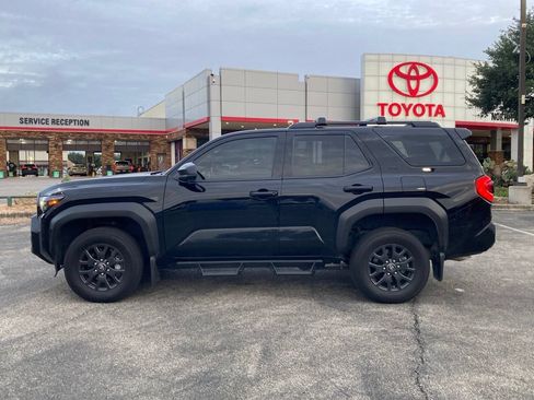 Used 2025 Toyota 4Runner SR5 AWD/4WD image 7