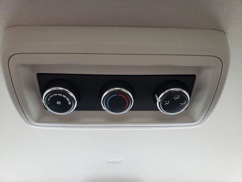 Used 2019 Dodge Grand Caravan SE FWD image 24