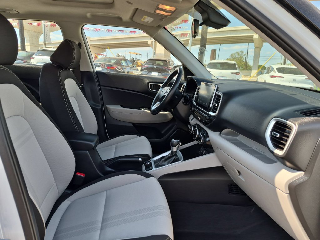 Used 2026 Hyundai Venue SEL FWD image 31