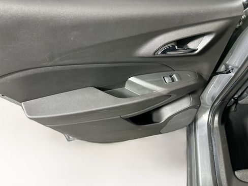 Used 2025 Chevrolet Trax LT FWD image 25