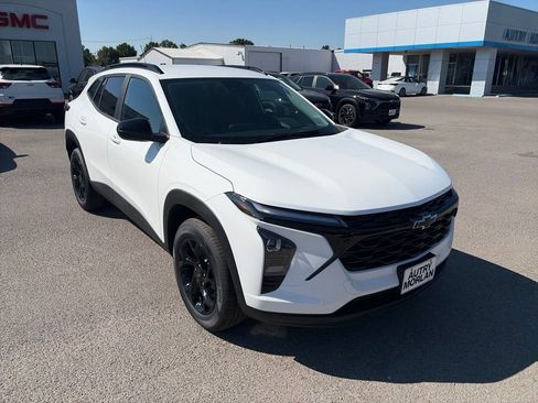 New 2026 Chevrolet Trax LT w/ Midnight Edition FWD image 8