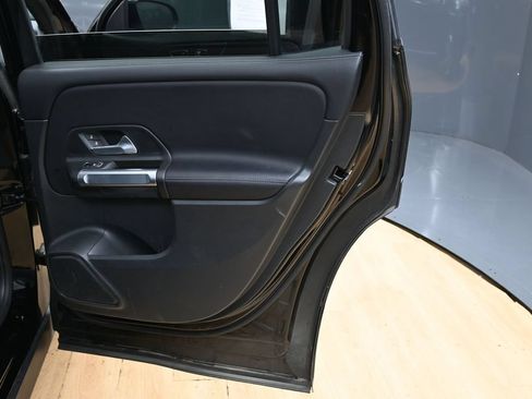 Used 2024 Mercedes-Benz GLB 250 image 43