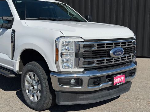 Used 2024 Ford F250 XLT AWD/4WD image 3