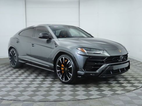 Used 2020 Lamborghini Urus image 3
