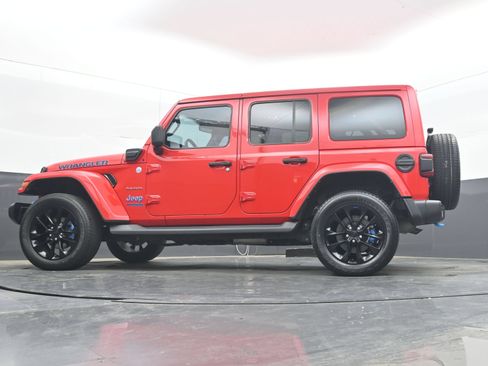 Used 2022 Jeep Wrangler Unlimited Sahara w/ Cold Weather Group AWD/4WD image 28