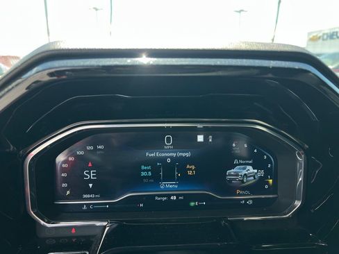 Used 2023 Chevrolet Silverado 1500 LT AWD/4WD image 8