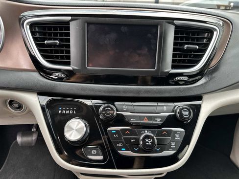 Used 2023 Chrysler Voyager LX FWD image 20