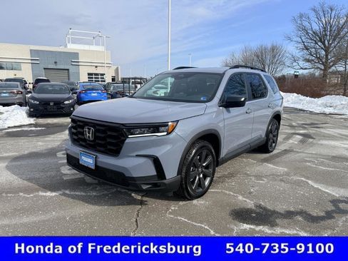 Used 2025 Honda Pilot Sport image 2