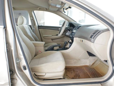 Used 2004 Honda Accord LX image 16