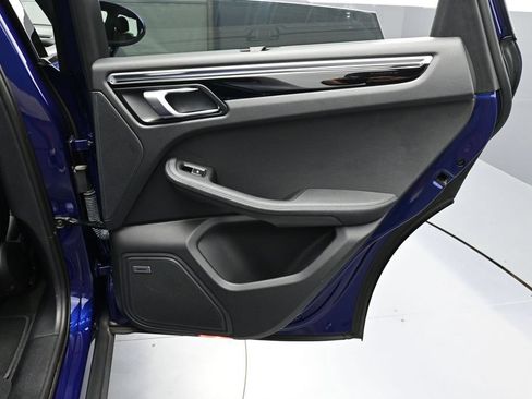 Certified 2022 Porsche Macan AWD/4WD image 25