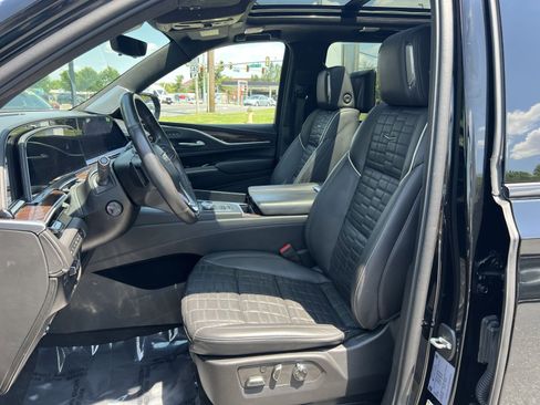 Used 2023 Cadillac Escalade ESV Sport Platinum AWD/4WD image 13