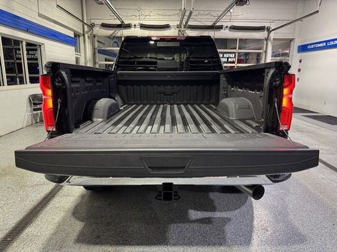 Used 2025 Chevrolet Silverado 2500 LTZ w/ LTZ Premium Package image 10