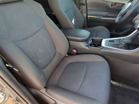 Used 2022 Toyota RAV4 LE image 19