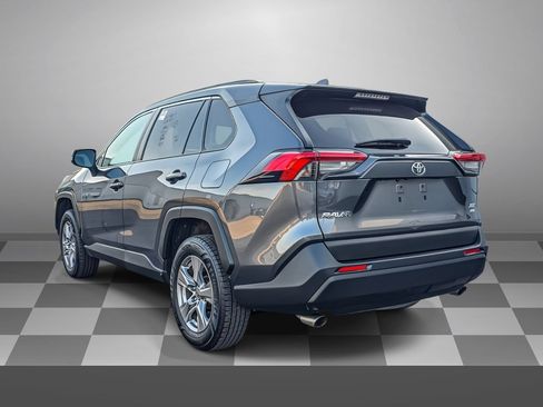 Used 2022 Toyota RAV4 XLE AWD/4WD image 4