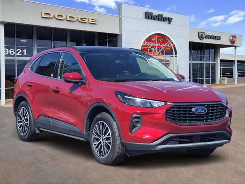 Used 2025 Ford Escape SE w/ Class II Trailer Tow Package FWD image 2