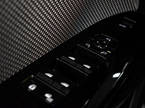 Used 2025 BMW 760i xDrive image 22