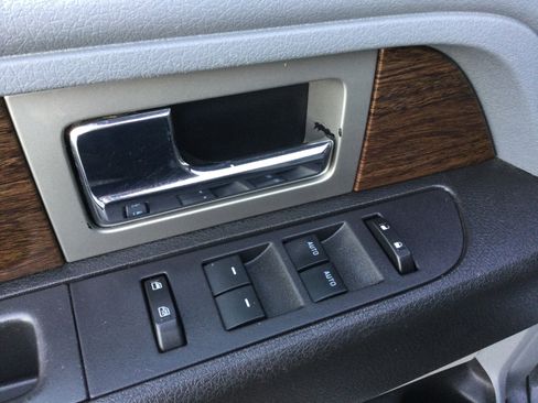 Used 2013 Ford F150 Lariat w/ Lariat Chrome Pkg image 9