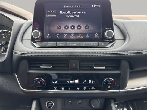 Used 2023 Nissan Rogue SV image 19