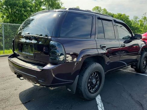 Used 2008 Chevrolet TrailBlazer LT w/ Sun And Sound Package AWD/4WD image 2
