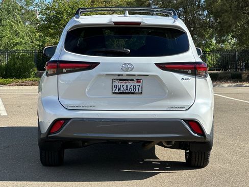 Certified 2026 Toyota Highlander Limited image 5