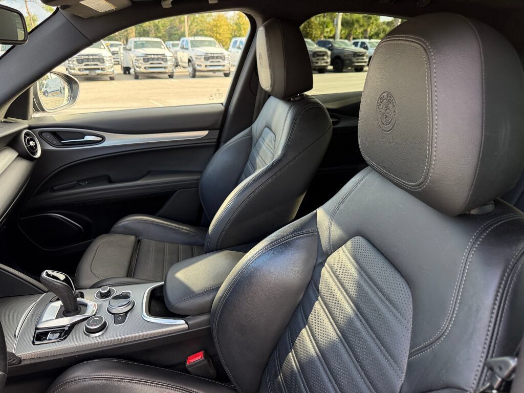 Used 2023 Alfa Romeo Stelvio Veloce AWD/4WD image 20